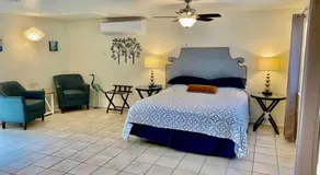 Crane Suite Hot Tub Bbq King Bed- Sleeps 4 - Image 2