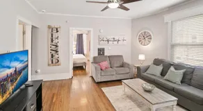 Cozy W Front Porch DT Libertyville near Naval Base - Image 2