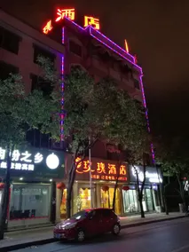 Rose Hotel - Image 5