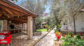 President Bungalows and Apartments - Image 4