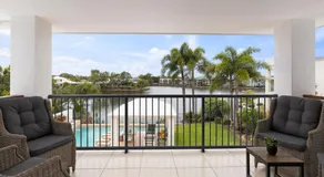 Stunning Waterfront Coastal Retreat, sleeps 13 - Image 5