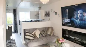 Milton Keynes Luxury Short Stay House with WIFI and Free Parking - Image 2