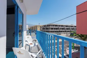 Riva Guest House Los Abrigos - Image 5