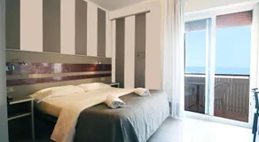 Hotel Righetto Fronte Mare - Image 2