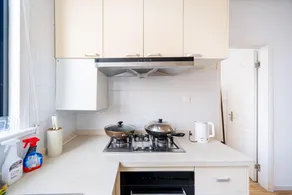 People's Square, 4 Bedrooms, 2 Baths, Nanjing Road, Yu Garden - Image 4
