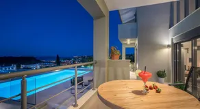 Akemi Luxury Villa - Image 3