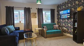 StayZen Apartments - Free Parking & Private Garden Ground Floor Central Woking - Business & Leisure - Image 4