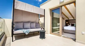 Elegant Corner Superior Rooms & Apartments - Image 3