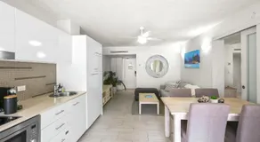 Hotel Drift 4204 Beachfront Accomodation - Image 3
