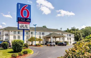 Motel 6 Columbia, MO - East - Image 1