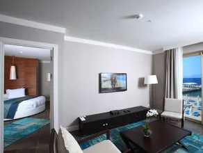 Sundance Suites Hotel - Image 2