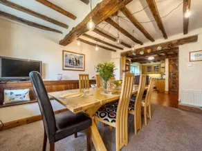 Cynynion Uchaf Farmhouse - 18th Century, Welsh Borders, Breathtaking Views - Image 3
