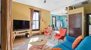 Historic French Royal Estate Near Capitol & UT Perfect Austin Getaway - Image 2