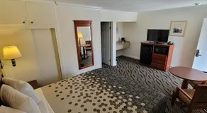 Redondo Inn and Suites - Image 2