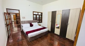 LUXE Penthouse 4BHK with Swimming pool - Image 2