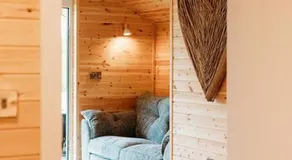 Riverside Retreats - Frankie Parking sleeps 4 - Image 5