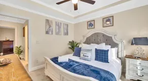 Cozy 2B Townhouse King Bed Free Parking TV in BRs - Image 2