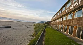 Top Floor Condo With Amazing Views Pool and Sauna - Image 4