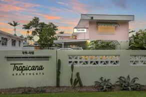 The Tropicana Courtyard - Image 5