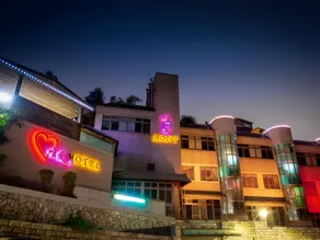 Only Love Motel - Image 5