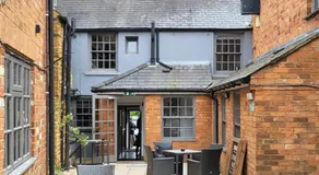 OYO Unicorn Inn - Image 4