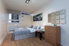QUEENSLAND HOUSE - DELUXE GUEST ROOM - Image 2