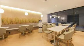 The Van Hotel - Image 5