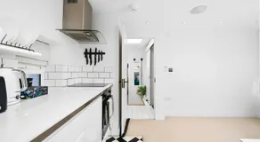 Jacuzzi Suite - Image 3