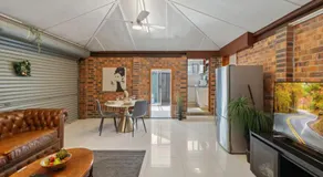 Cozy Comfort 4BR near Malls and Transport - Image 4