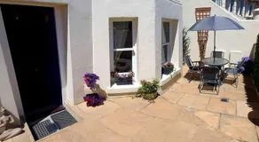 Beautifully appointed, period seaside apartment - Image 3