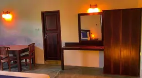 Red lettter hotel - Image 5