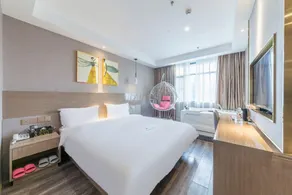 Holiday Inn Hive - Image 2