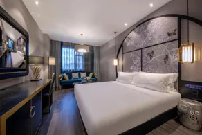 Crystal Hotel Shanghai Lujiazui Oriental Pearl Tower - Image 2
