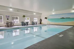 Iron Mountain Inn & Suites MI US 2 - Image 3