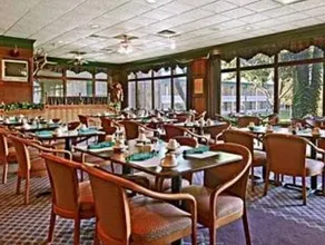 Sky Hotel at Tulsa Airport - Image 4