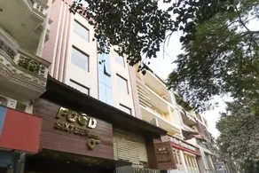 OYO Townhouse 670 Hotel 16 - Image 5