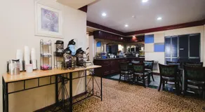 Days Inn by Wyndham Rosenberg - Image 3