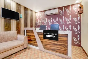 Super Townhouse Central Prayagraj Bus Terminal Formerly Amba Palace - Image 4