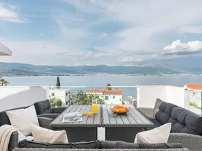 Apartment in Slatine with Terrace - Image 4