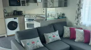 Summer Lodge lovely big caravan in Hastings sleeps 6 free WiFi in caravan - Image 2