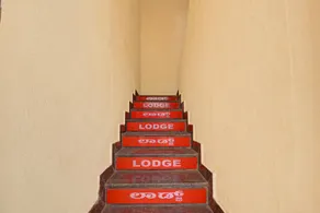 OYO Lakshmi Sri Deluxe Boarding & Lodgeing - Image 4
