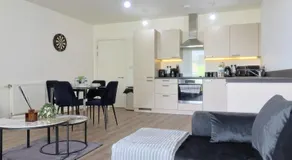 Modern 2BR-2BA Apartment Next to Wembley Stadium - Image 3