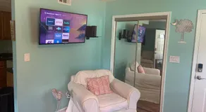 Cheerful two bedroom house 1.5 miles from beach. - Image 5