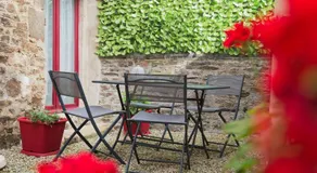 Appartement avec terrasse, barbecue et internet haut débit | Vue jardin - Image 2