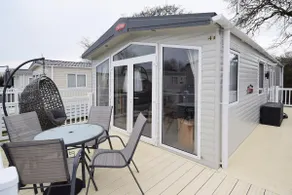 Vivian Lodge 2 Bedroom New Forest Holiday Home Hoburne Bashley - Image 4