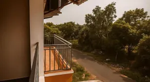 Happy Holiday Inn - Image 3
