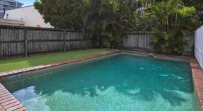 Central, neat and affordable 2 bed apartment - Image 5