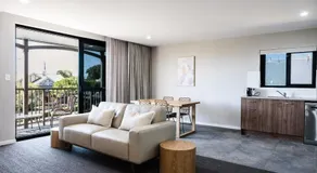 107 George - Image 2