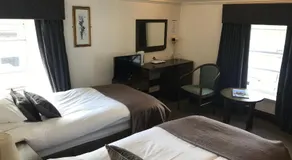 Lion and Unicorn Hotel - Image 2