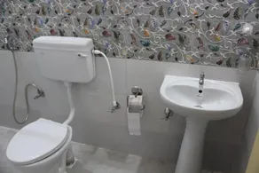 Cozy Room with Kitchen/Airport Pickup & Drop/Porur - Image 3